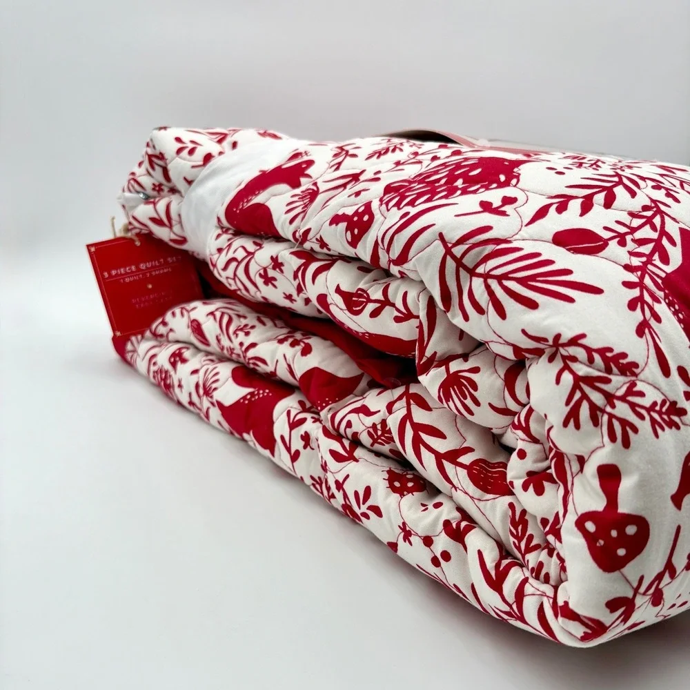 Holly & Moss Full/Queen Quilt Red White Christmas Woodland Animals Holiday Set